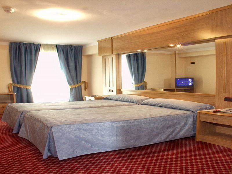 Hotel Royal Llanera  ภายนอก รูปภาพ